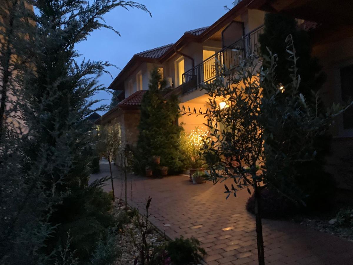 Andi Apartman เฮวิซ ภายนอก รูปภาพ