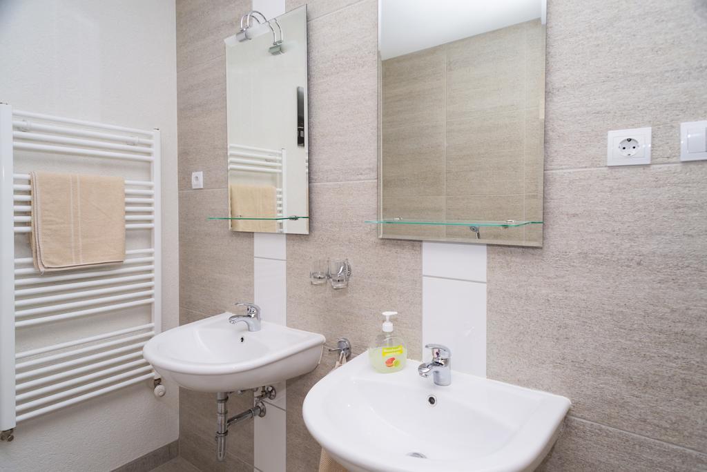 Andi Apartman เฮวิซ ภายนอก รูปภาพ